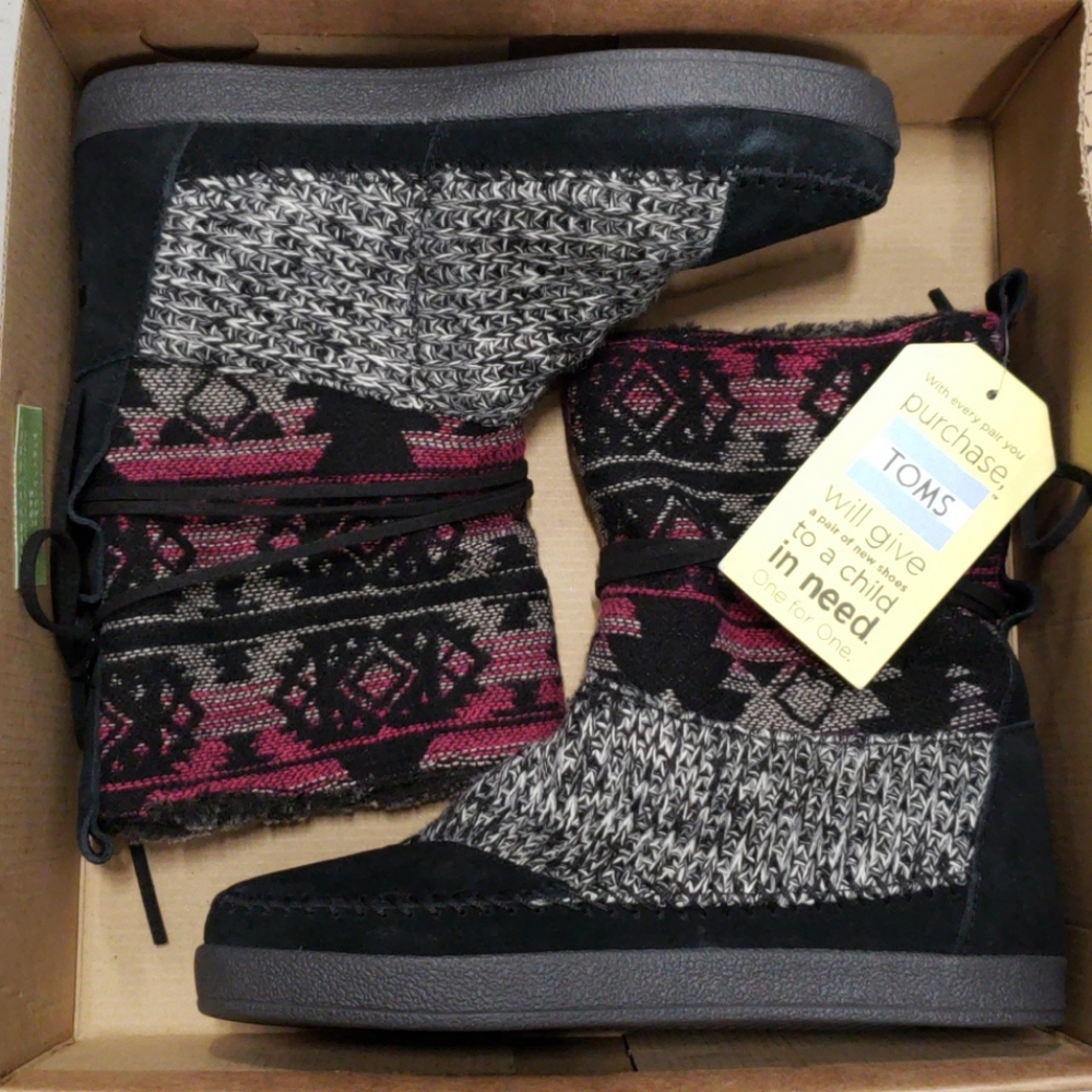 New 6.5 women black suede TOMS tribal boots